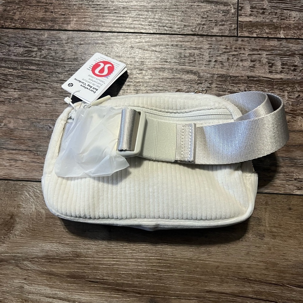 NEW LULULEMON EVERYWHERE BELT BAG CORDUROY BONE/GOLD - Picture 9 of 12